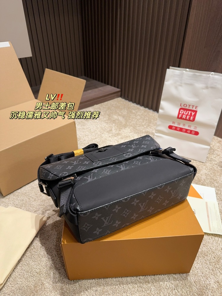 P299 Complete Packaging ?? Size 27.22
LV Men's Postman Bag
Full of style, with a low-key, steady and elegant atmosphere!
The design is quite broad and stylish! The more you use it, the more it will precipitate!
More low-key and steady!!
Can be ca...