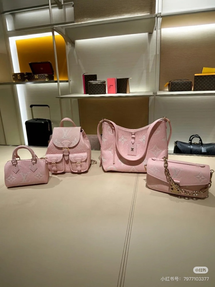 LV knows how to control women's hearts so well that pink is a must-have