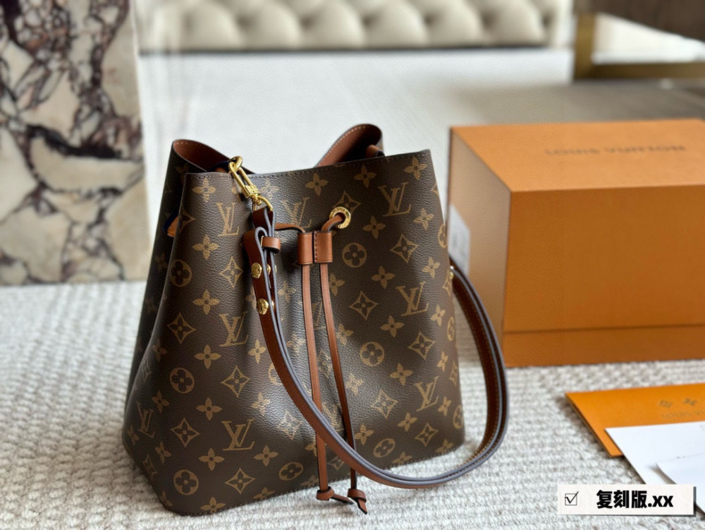 225 boxes
High quality daily recommendation
L Home Bucket Bag Noe Bucket
This water bucket has a soft texture
Size: 26cm
Cross shoulder/single shoulder is more comfortable
Search for Lv bucket bag