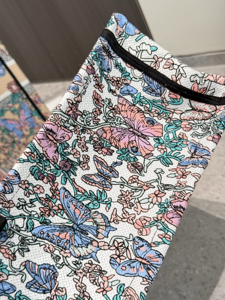 P290 Spring New Collection
Dior | ww This bag has the name INFP Butterfly written on it! Butterflies flap their wings, and all things are colorful
When butterflies flap their wings and sweep through the summer, everything is endowed with vitality. Th...