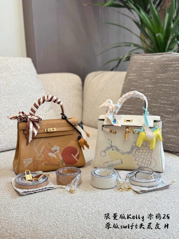 p405
Kelly 25 Cream White Graffiti Limited Edition Inandout
Hermes Hermes' limited graffiti in 2021 produced a pair of Kelly 25 cream white color painting and birkin 25 biscuit color with the theme of "Inandout" (sisters who have shared ● before ca...