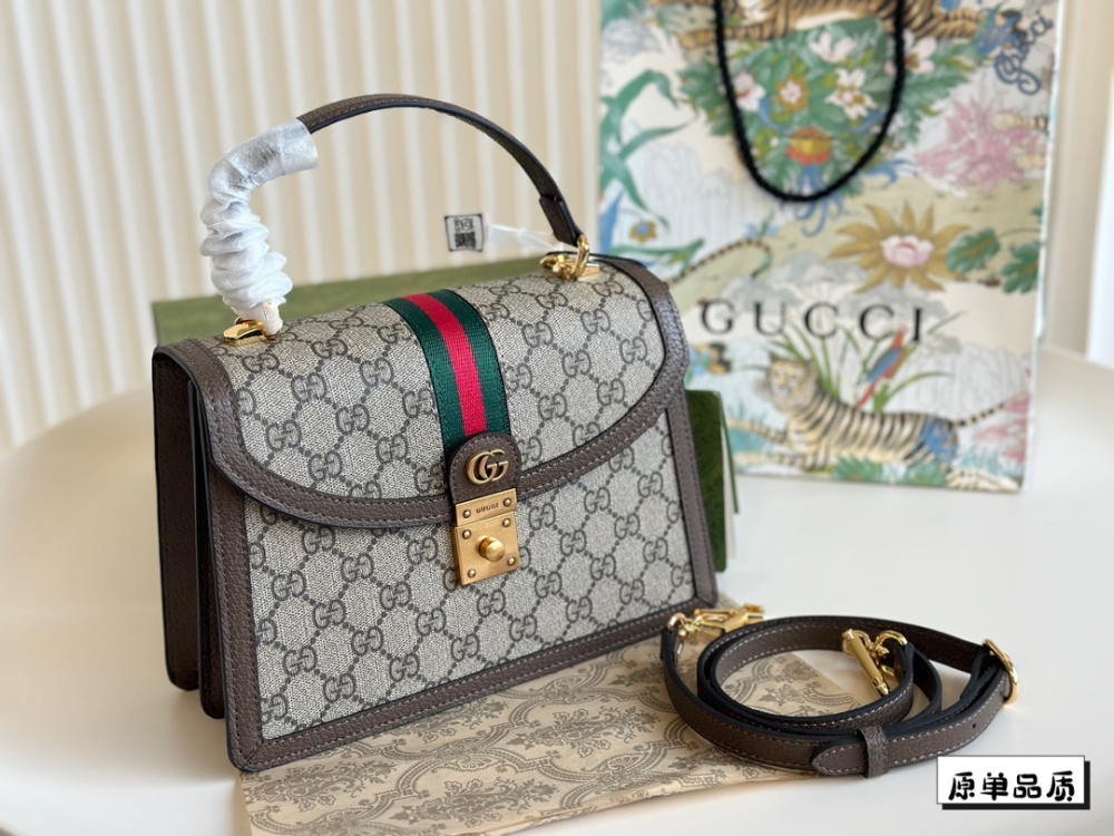 Complete packaging
Gucci's new Ophidia handbag collection NEW
The Gucci Ophidia collection continues to grow and expand, bringing stunning new products every season. This handbag is one of the Epilogo: series and comes with a detachable shoulder stra...