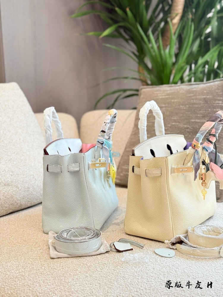 Original cowhide p380
Hermes Birkin is absolutely amazing! A timeless classic! Never outdated!
The Holy Grail blue milkshake and white color match perfectly with summer!
Go out easily - carry it directly and fill up your aura
Togo intradermal suture,...