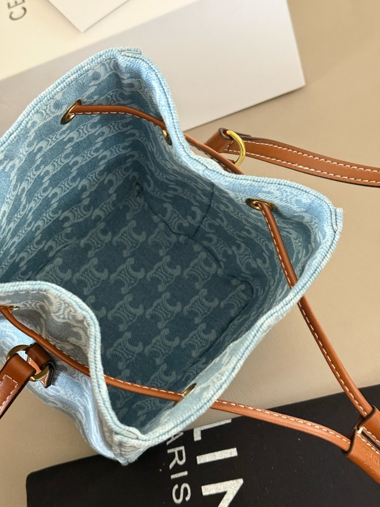 205 box
size：14*18cm
Celine denim bucket bag
Shallow denim is perfect for summer!
Super online appearance
Celine bucket bag is easier to carry on the back