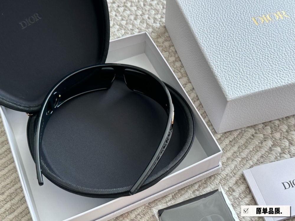215 High Version Complete Gift Box
Recent new favorite - Dior headband sunglasses
Really roar, look at it
You can also take it off as a headband
I really love cool things
One mirror dual-use full set gift box for personal use ? Giving gifts is very...