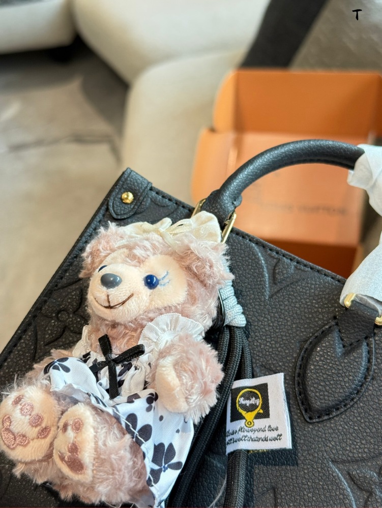 P260p270 with pendant
LV on the Go West Fashion Bag
My new darling, a fashionable new choice!
I recently bought a super favorite bag, which is this [otherwest], model number M23640. It is simply the perfect companion for my daily travels!
Firstly, it...
