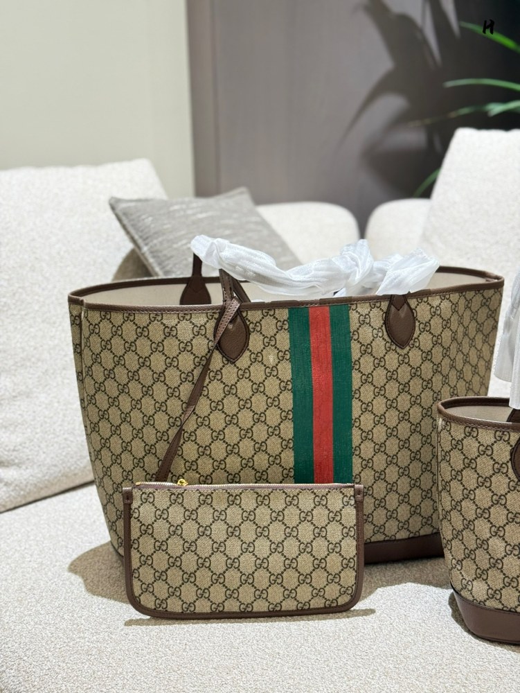 p225p235
Gucci has released a cute little one again! shopping bag
This tote basket is so beautiful! High cost-effectiveness, can fit anything, even long shoulder straps can be worn under the armpit! Versatile, don't worry about him going to Ole, no m...