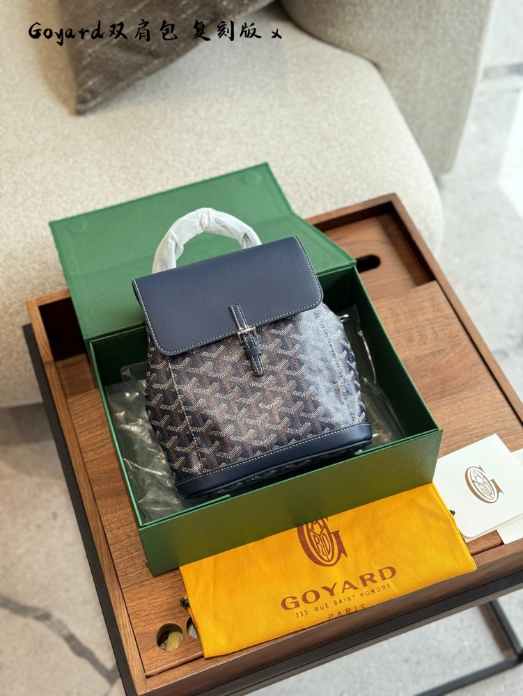p230
Goyard Alpin Mini Backpack~
The cute little one you like at a glance!
Mini's size is super cute
Size: 23x9.5x19cm with box