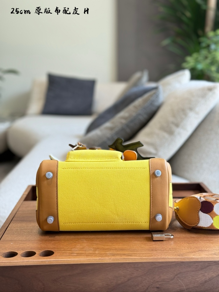 p395
Hermes cargo25 silver buckle canvas patchwork lemon yellow day
Hermes Birkin25 cargo25 silver buckle canvas patchwork lemon yellow
Today, as I approached the flower path, I felt like spring had arrived. I felt that the canvas bag was lightweight...
