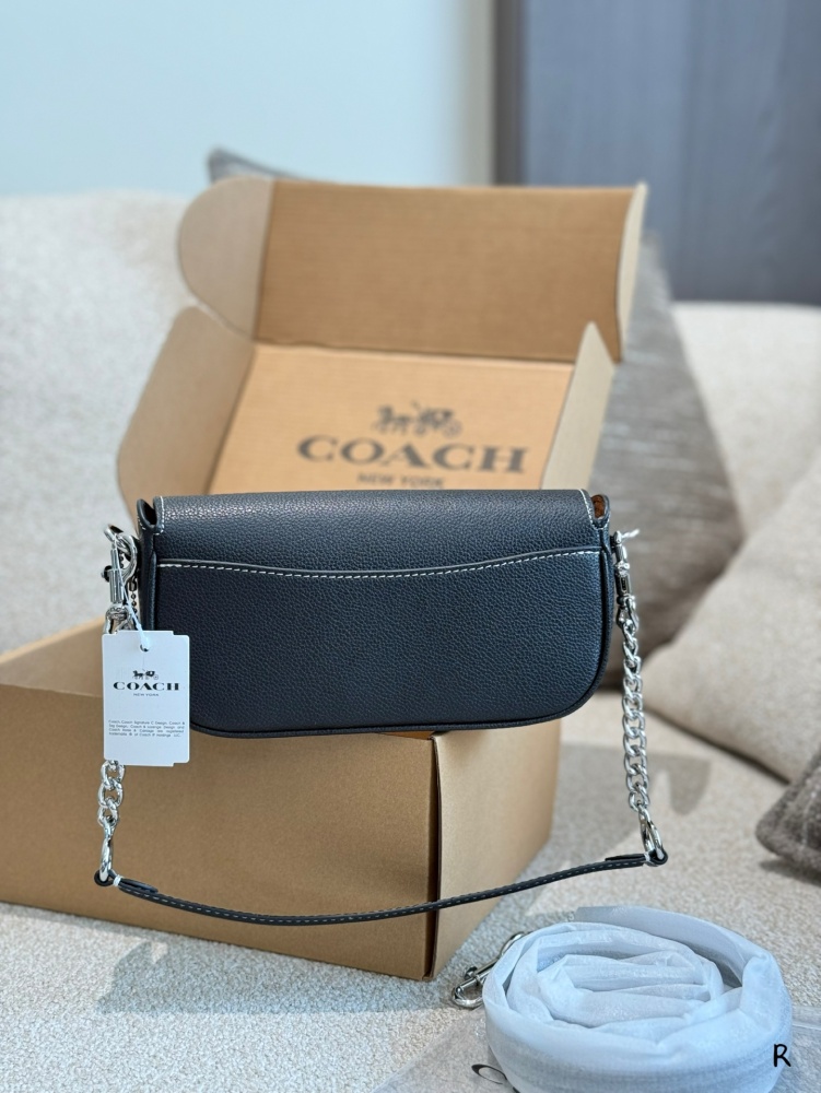 p210
COACH | March new Hailey Flap bag by Coach ▼ # Favorite bag on the street
Coach Coach's March New Hailey Small Stick Envelope Bag
A small mobile phone bag can satisfy the sisters who takes a mobile phone when going out
Paired with two detachab...