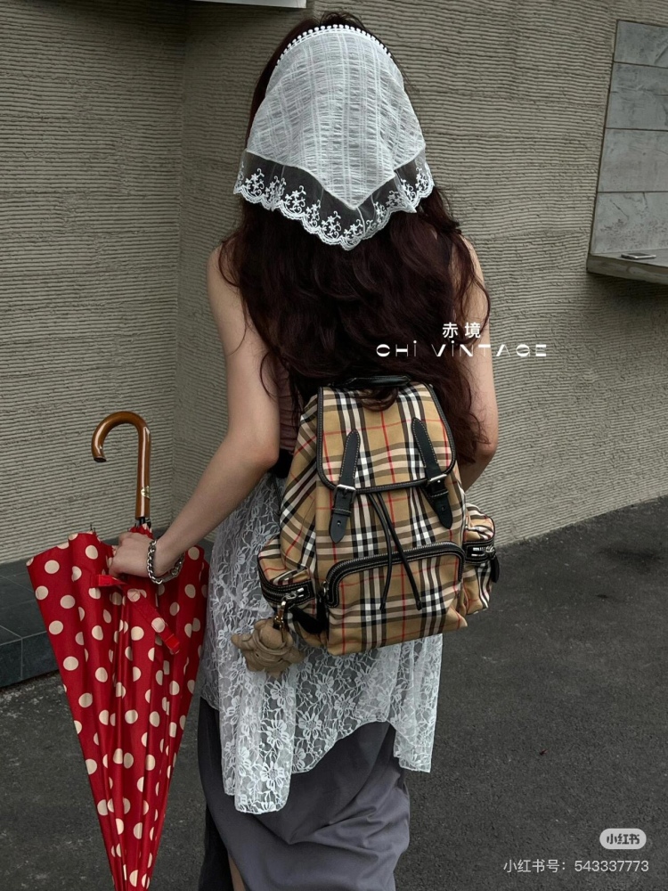 Burberry! I have learned the charm of Burberry's checkered shoulders, the god of atmosphere in ancient Greece
I love this college atmosphere full of atmosphere
Versatile and error free
Classics can always withstand the test of time
