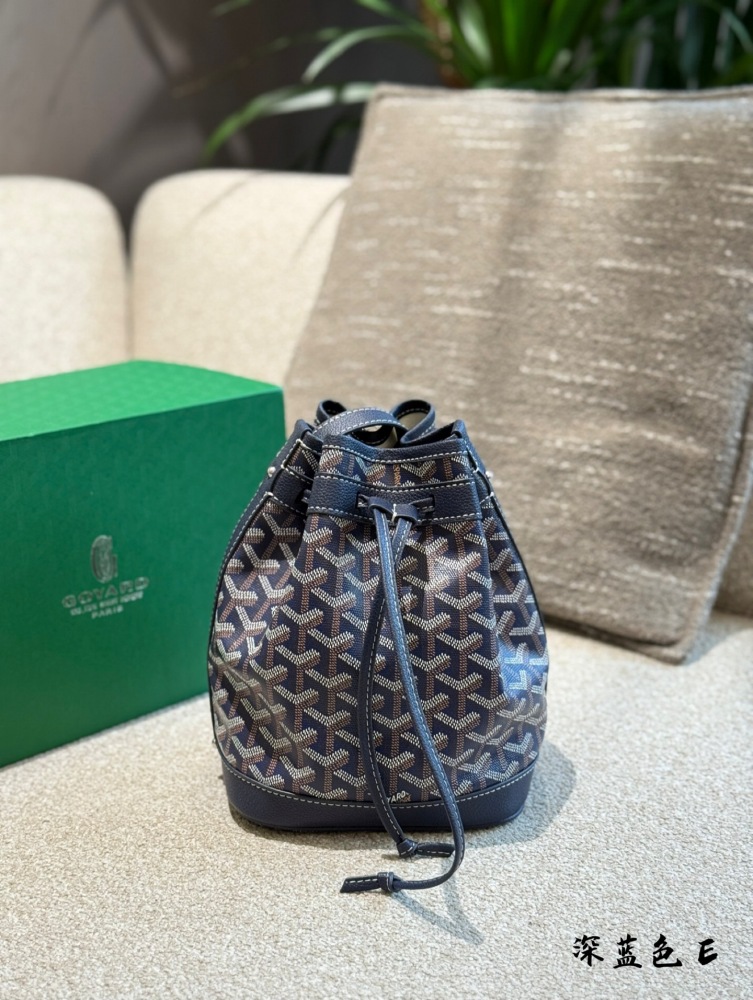 P245 folding box
Yang Chenglin's Goyard Petitfeit Bucket Bag
Yang Chenglin Goyard's PetitFetit Bucket Bag/Wealth Bucket Respectful Petit Flot Bucket Bag, the lightest bucket bag in the world. The classic replica treasure item originated from the 1960...
