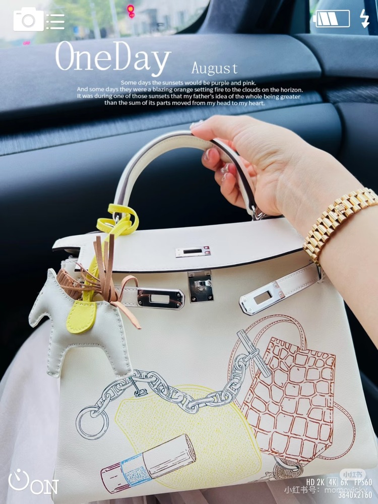 Limited edition painted bag
Hermes Kelly 25 in and out limited edition painted cream silver buckle swift leather