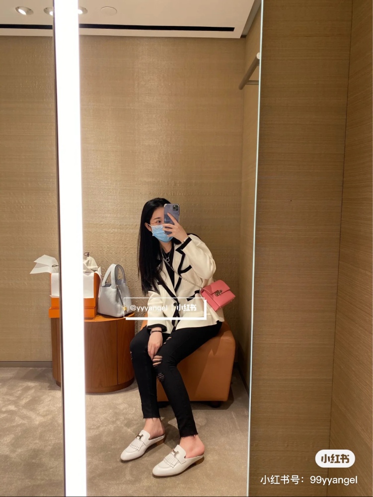 Hermes Basket | Is the unbeatable Holy Grail Blue the best match on the internet
This outfit is truly unbeatable and beautiful. It's so girlish, isn't it!  !