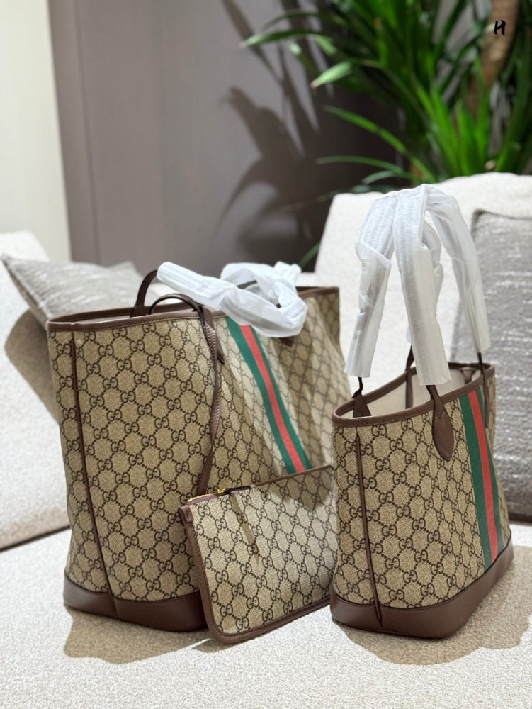 p225p235
Gucci has released a cute little one again! shopping bag
This tote basket is so beautiful! High cost-effectiveness, can fit anything, even long shoulder straps can be worn under the armpit! Versatile, don't worry about him going to Ole, no m...