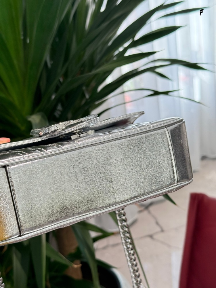 17cm  p215
22cm p225
26cm p230
A color scheme that will definitely surprise you, space silver
Toxic GGmarmont has a new color!  This silver one with a hint of pearl is amazing!  It's perfect for various festivals and events at the end of the year. It...
