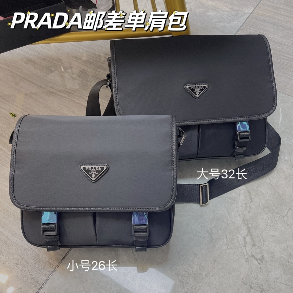 Prada's latest single shoulder crossbody bag has been shipped. It is a high-end luxury original board imported waterproof fabric with cross patterned cowhide, luxurious triangular mark hardware, lightweight and practical. The logo is clear and easy t...