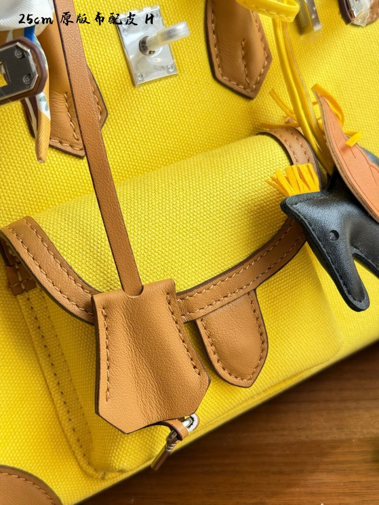 p395
Hermes cargo25 silver buckle canvas patchwork lemon yellow day
Hermes Birkin25 cargo25 silver buckle canvas patchwork lemon yellow
Today, as I approached the flower path, I felt like spring had arrived. I felt that the canvas bag was lightweight...