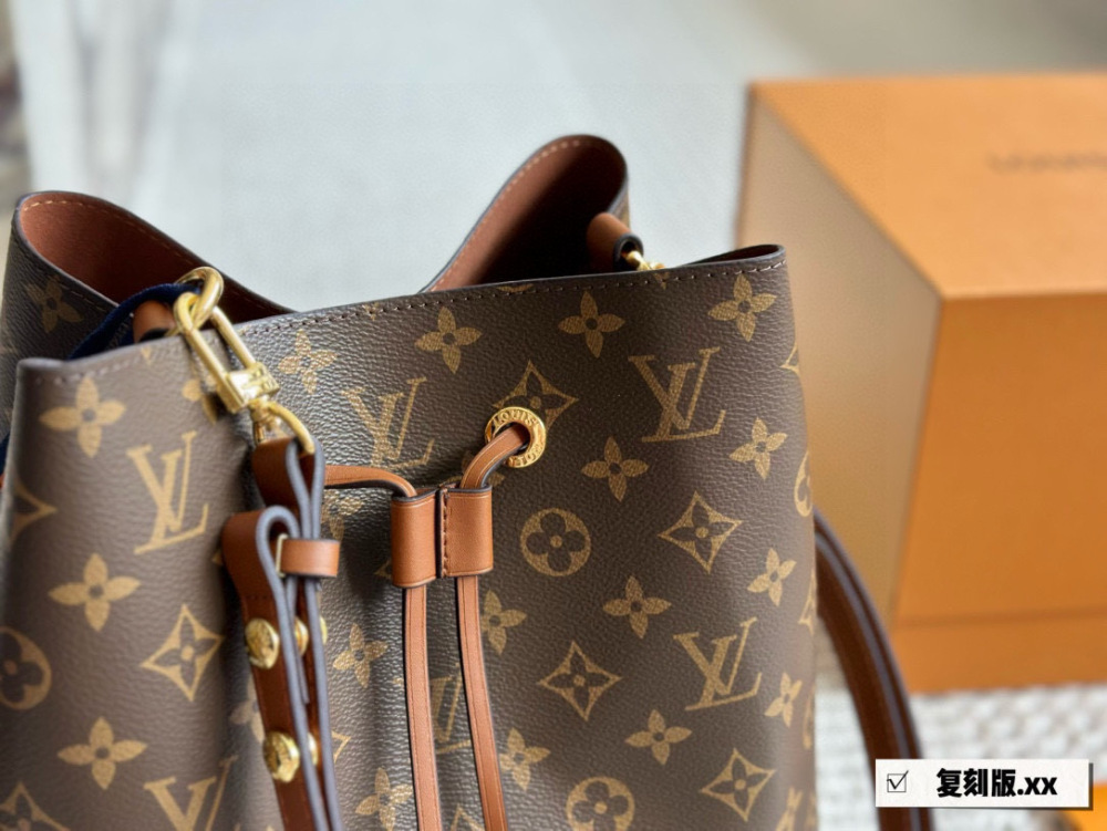 225 boxes
High quality daily recommendation
L Home Bucket Bag Noe Bucket
This water bucket has a soft texture
Size: 26cm
Cross shoulder/single shoulder is more comfortable
Search for Lv bucket bag