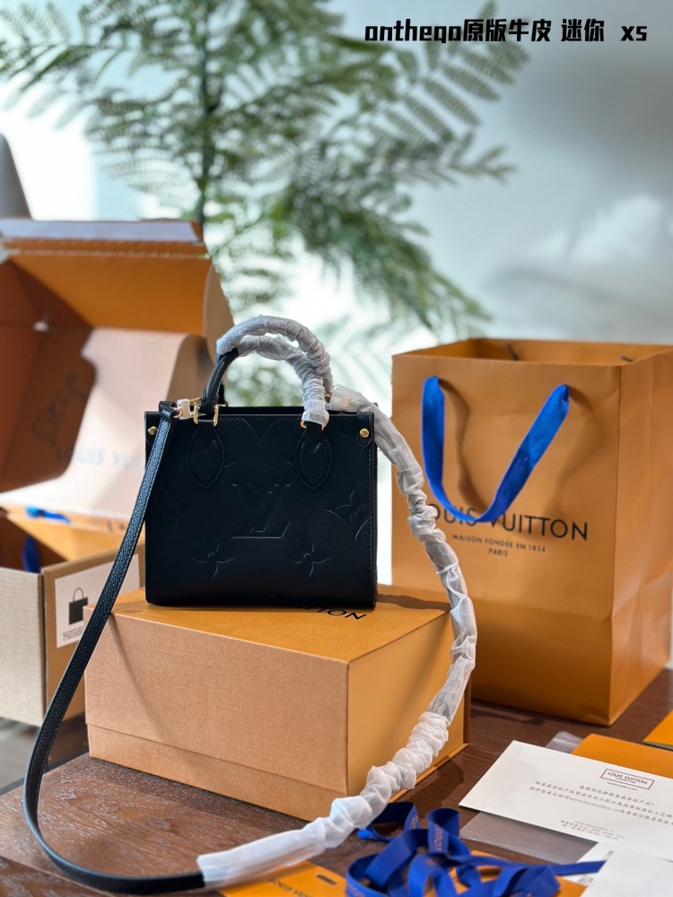 p365
Original cowhide, new mini model
Iv on the go tote can also be sweet and cool
The all-new LV on the go mini tote is high-end and can be slung diagonally. It measures 20 × 19 * 11.5cm and comes with a complete set of new airplane box packaging