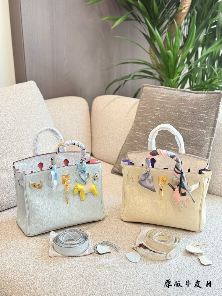 Original cowhide p380
Hermes Birkin is absolutely amazing! A timeless classic! Never outdated!
The Holy Grail blue milkshake and white color match perfectly with summer!
Go out easily - carry it directly and fill up your aura
Togo intradermal suture,...