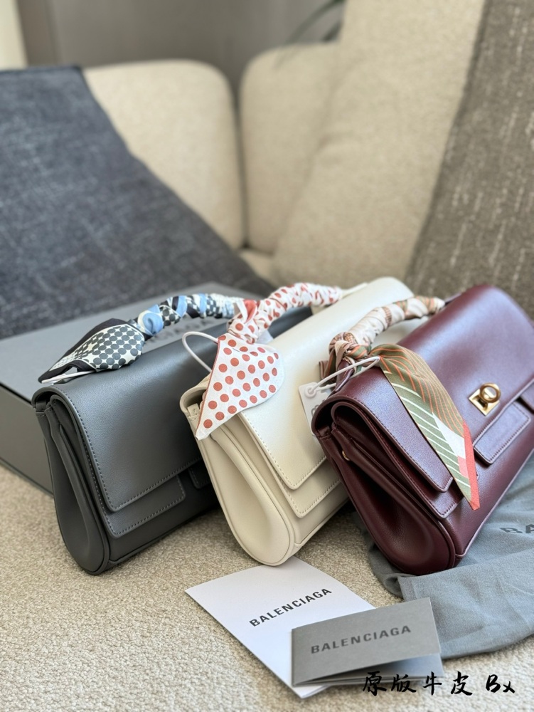 p280
Balenciaga Handbag Underarm Bag 25 Spring/Summer New Collection 29cm Full Set Packaging