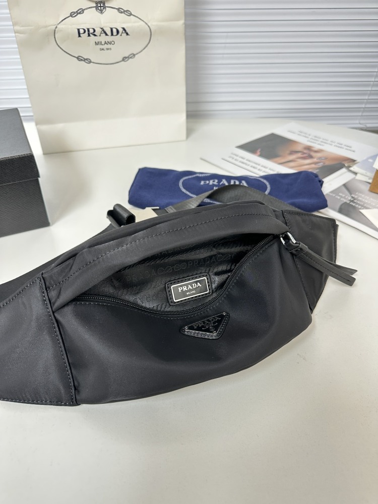 Comes with a gift box size of 2 5x 11 x 5 PRADA waist bag/chest bag model 2VL034. This waist bag design is not only practical but also enhances the overall design sense, making it easy to raise the body proportion. The bag can be worn as a chest bag ...
