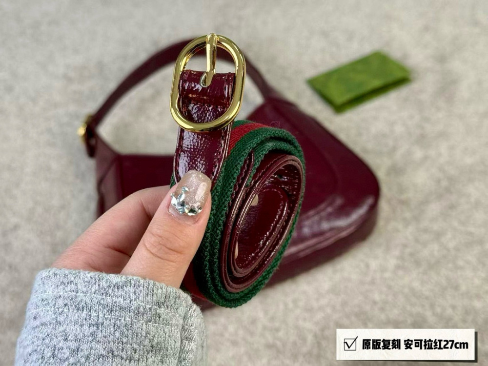 size：27*18cm
Gucci 1961
It's very classic and retro!
You can put down your phone Max!
High end leather!