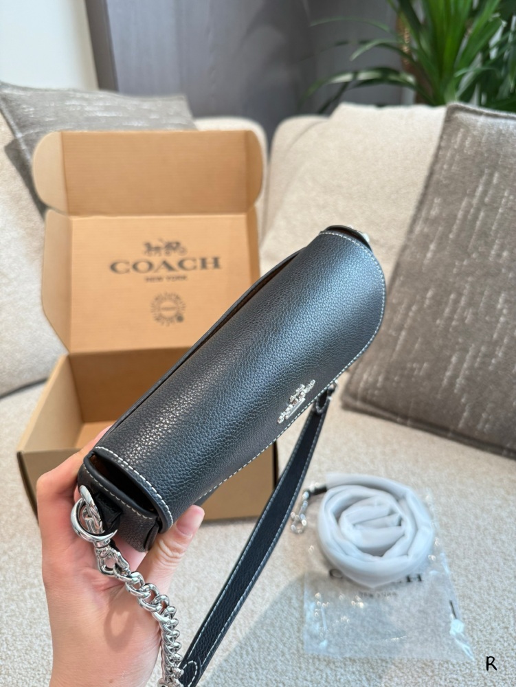 p210
COACH | March new Hailey Flap bag by Coach ▼ # Favorite bag on the street
Coach Coach's March New Hailey Small Stick Envelope Bag
A small mobile phone bag can satisfy the sisters who takes a mobile phone when going out
Paired with two detachab...