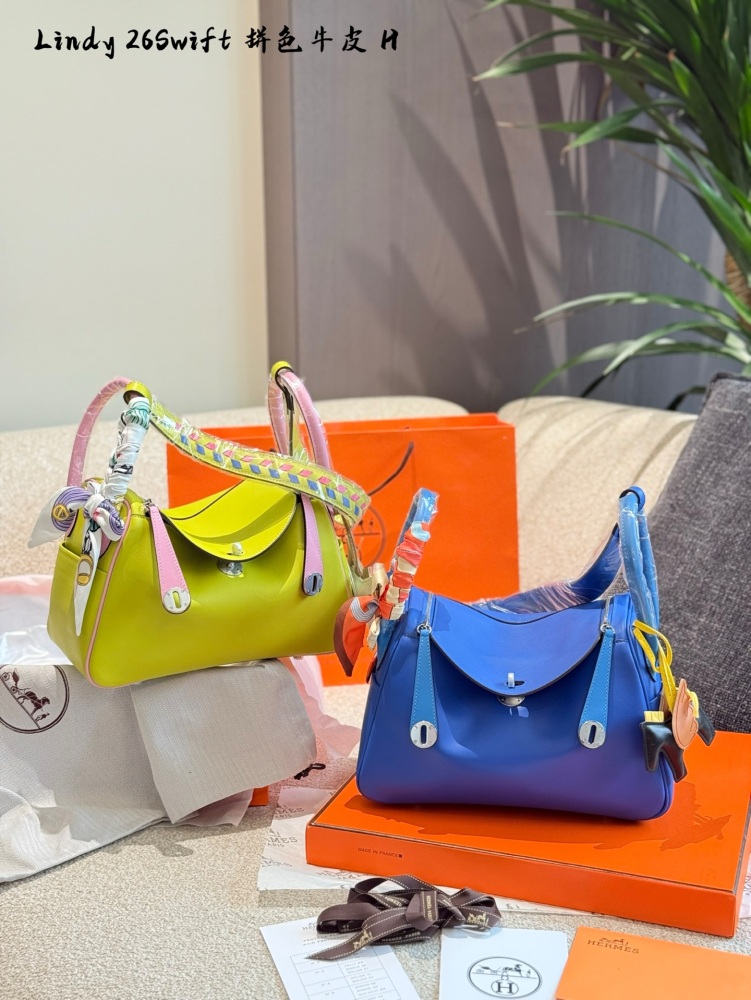 p430
Lindy has a lazy and casual nature. sisters who love blue really want to see this advanced, clean and healing color. 0% lindy26 with silver clasp is really healing. The whole blue bag has a feeling of blue sea legend, grand and dazzling~
Make th...