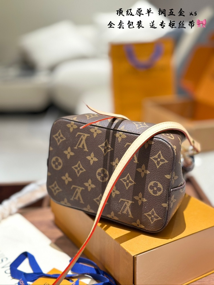 p375
Lv One Second Get Fairy Sister Same Version V
LV speedy nano t+from a fashion perspective As mentioned above, it meets everyone's aesthetic preferences, being lightweight, durable, and super capable of carrying a minimalist body that is suitable...