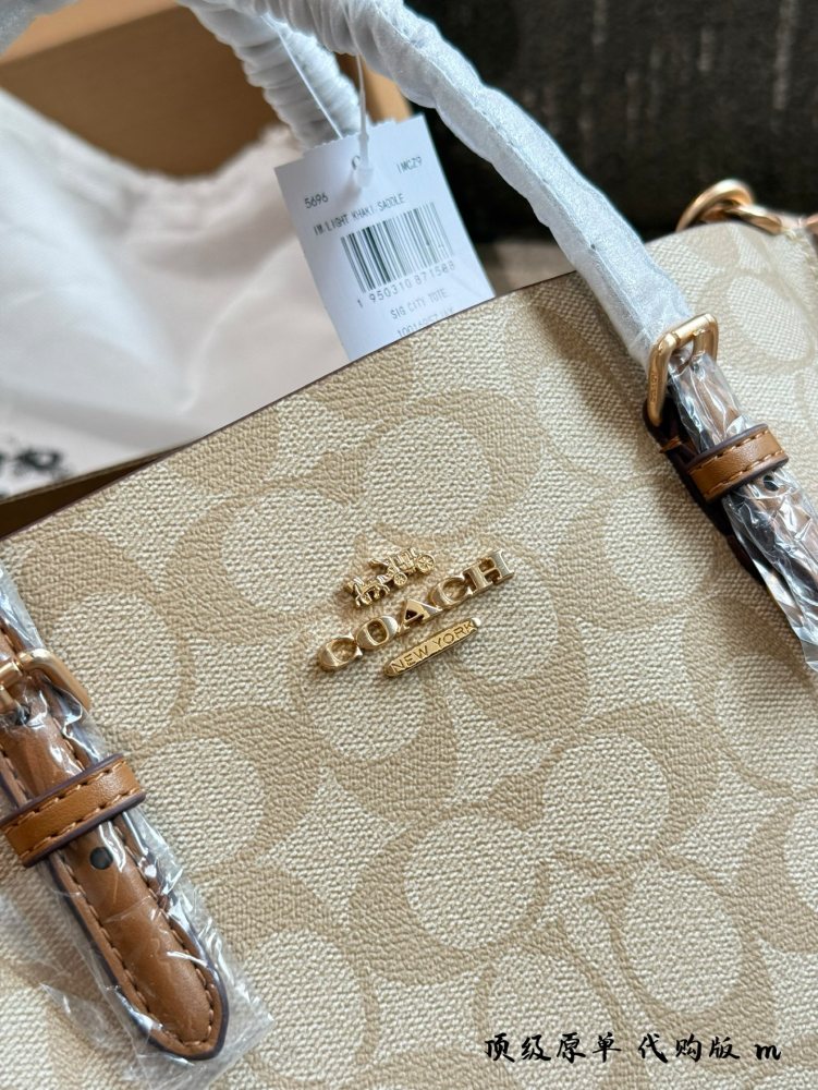 p270
Coach Classic Tote Mollie Tote 25
Classic Tote
Good match, timeless
Practical Capacity
Umbrellas and water bottles can be placed
Can be carried by hand or slung diagonally
You can also DIY shoulder strap airplane box packaging at will