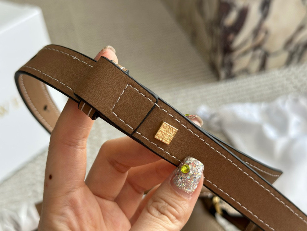 ￥225 
From now on, fans of the Luo family geometric bag family will surely be delighted with the addition of a bag to the Loewe puzzle. The classic geometric bag will once again attract fans with its mini bag! This time let's plant grass and see if ...