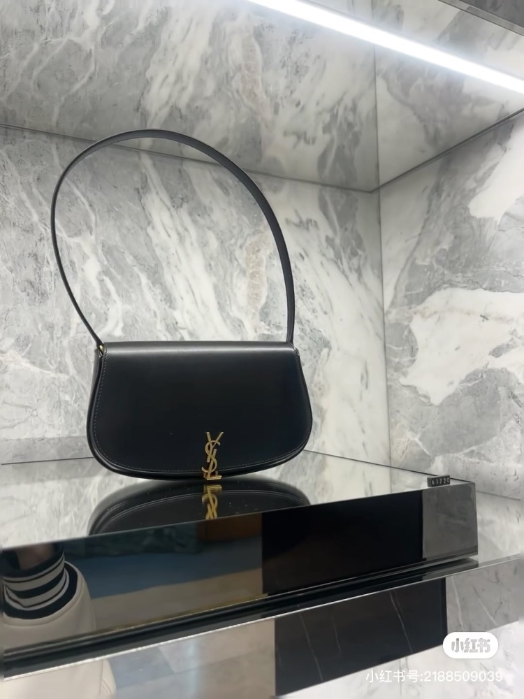 Favorite Underarm Bag for Going Out ▼ V
YSL new underarm bag
Mini Half Moon Shape
Simple and unique