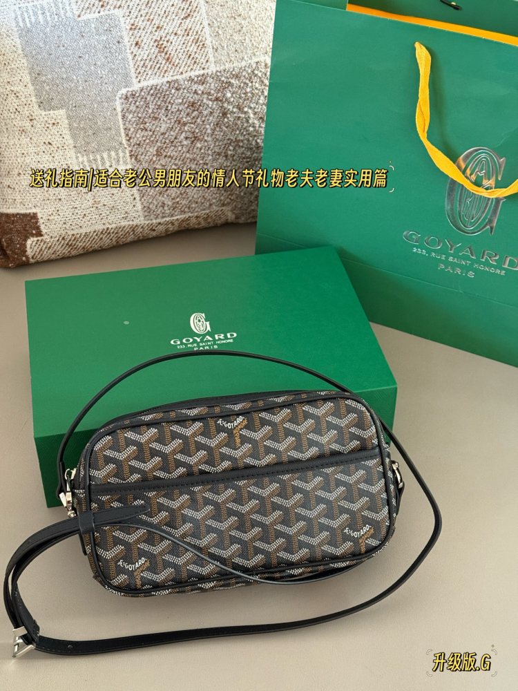 205 Upgraded Edition Box
size：24*14cm
Goya Goyard Camera Bag
Boys and girls use it!
The upper body effect is absolutely stunning~
Very easy to match in daily life~
Both boys and girls can buy it!