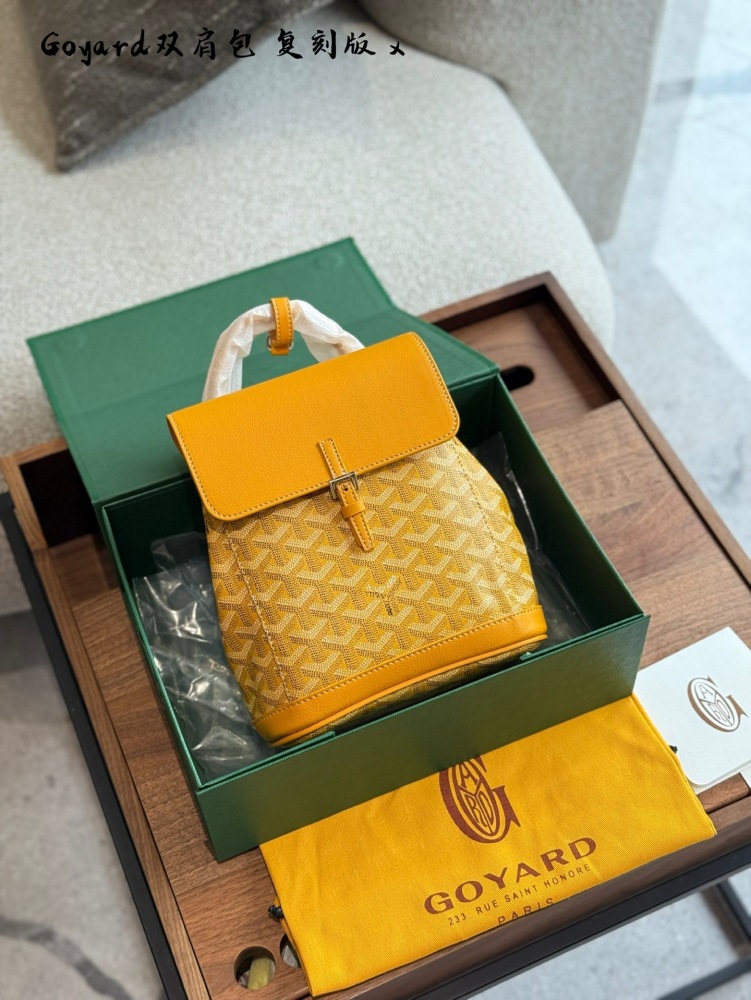 p230
Goyard Alpin Mini Backpack~
The cute little one you like at a glance!
Mini's size is super cute
Size: 23x9.5x19cm with box