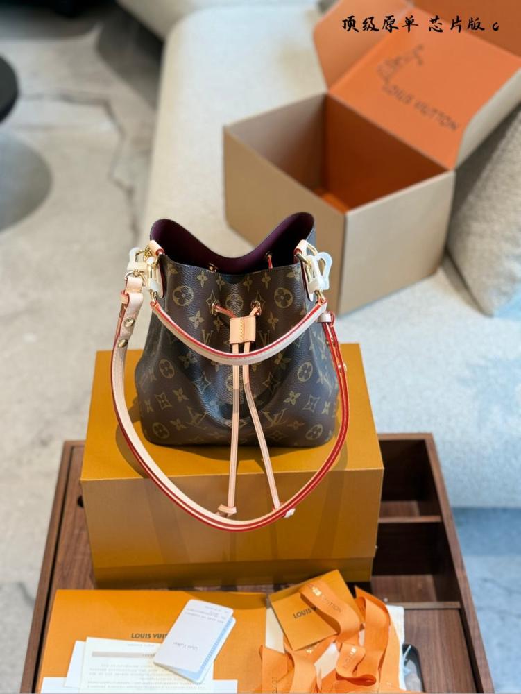 p340
Lv One Second Get Fairy Sister Same Version V
LV speedy nano t+from a fashion perspective As mentioned above, it meets everyone's aesthetic preferences, being lightweight, durable, and super capable of carrying a minimalist body that is suitable...
