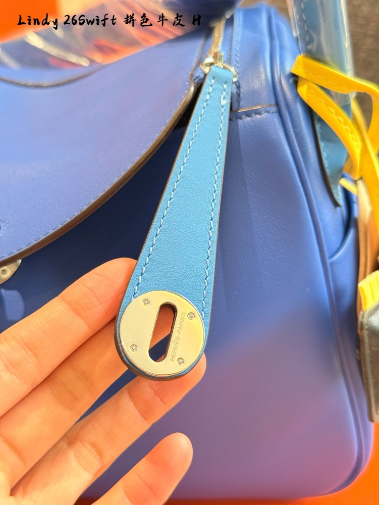p430
Lindy has a lazy and casual nature. sisters who love blue really want to see this advanced, clean and healing color. 0% lindy26 with silver clasp is really healing. The whole blue bag has a feeling of blue sea legend, grand and dazzling~
Make th...