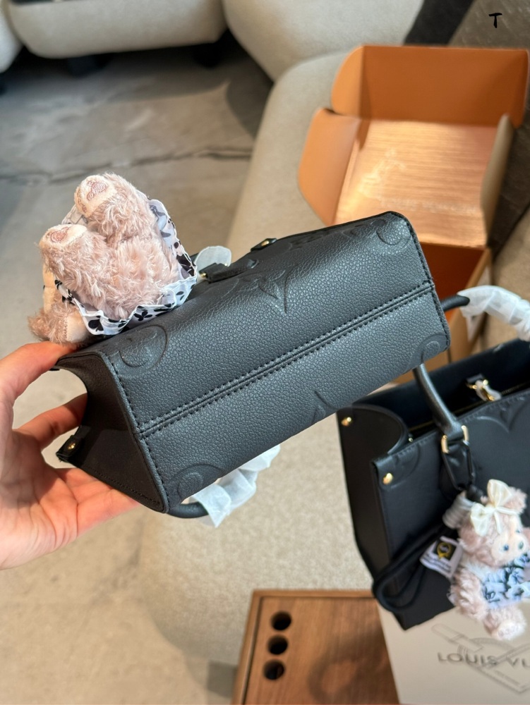 P260p270 with pendant
LV on the Go West Fashion Bag
My new darling, a fashionable new choice!
I recently bought a super favorite bag, which is this [otherwest], model number M23640. It is simply the perfect companion for my daily travels!
Firstly, it...