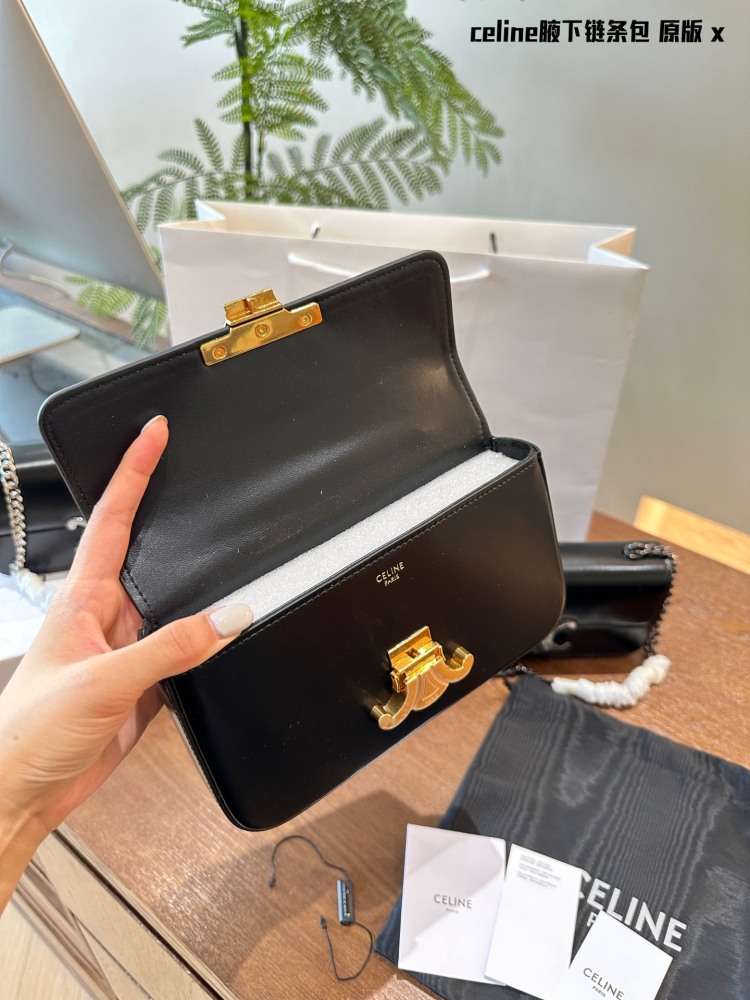 P215 Chain Terms
New Package Promotion | CELINE Hot selling Arc de Triomphe Underarm Bag
CELINE has released a new underarm bag, the Triomphe Shoulder Bag, following the Ava bag. Transform the Triumphal Arch backpack series into an underarm shoulder ...