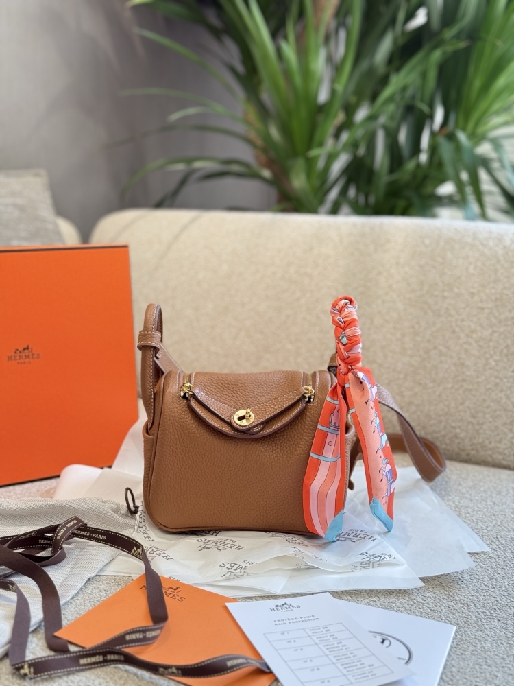 P275
Original TC cowhide Tmall Lindy19 o Hermes timeless' black gold bag ', I really can't refuse Hermes' black gold bag
The whole thing is responsible for 360 degree high-end appearance
I don't want to take it off my back
The capacity is also large
...