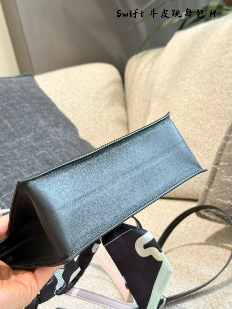 P370 double shoulder straps
Why is Hermes Dance Bag so popular? Why is Hermes Danse so popular?
I have been a huge fan of this bag lately. I can easily take it for daily wear without feeling too forceful. It not only has a high appearance value, but ...