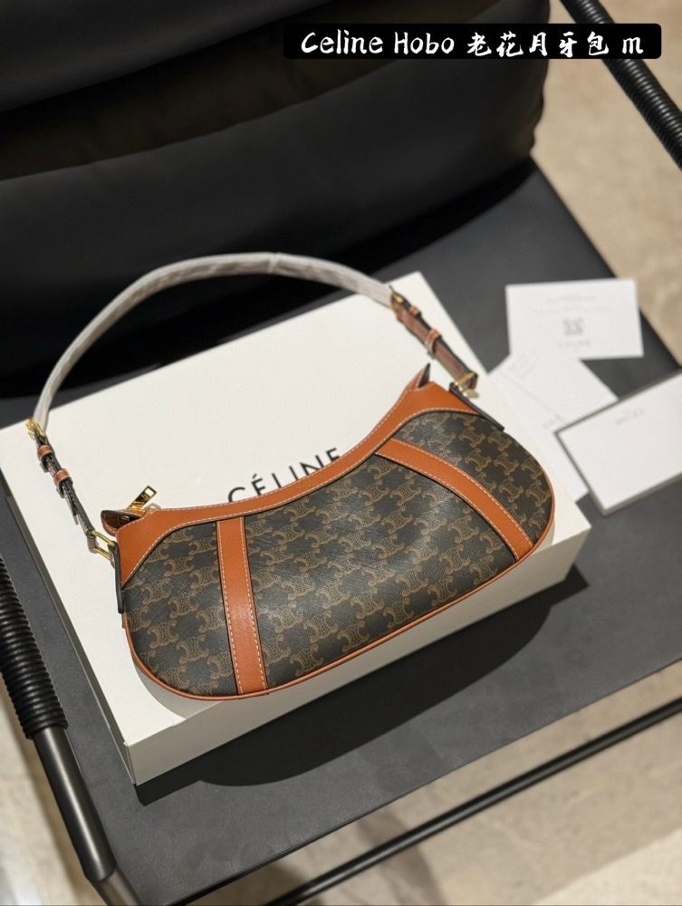 p225
CELINE's latest niche HOBO logo printed striped HOBO handbag looks like a cute cashew or red bean?
44x28x3cm
Can be carried on one shoulder or by hand
Zipper opening and closing, adjustable shoulder strap
Minimum 21.5cm, maximum 28cm folding box