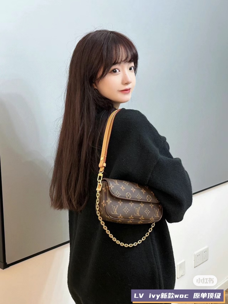 The Han style LV handbag gives you a more elegant look when you go out!
The stylish and versatile LV handbag that cannot be missed is worth having! A must-have for fashionistas! #LV handbag is elegant and practical, stunningly beautiful
Poetry makes ...