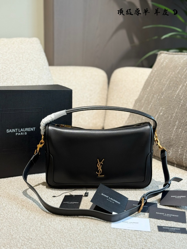 YSL sheepskin p370
Camera Supply bag_ Lunch box bag
This handbag is a spacious shoulder bag with a cowhide leather base and a soft body. Made of Napa cowhide leather, with zipper closure, this hammock features a stylish design that looks great on bot...