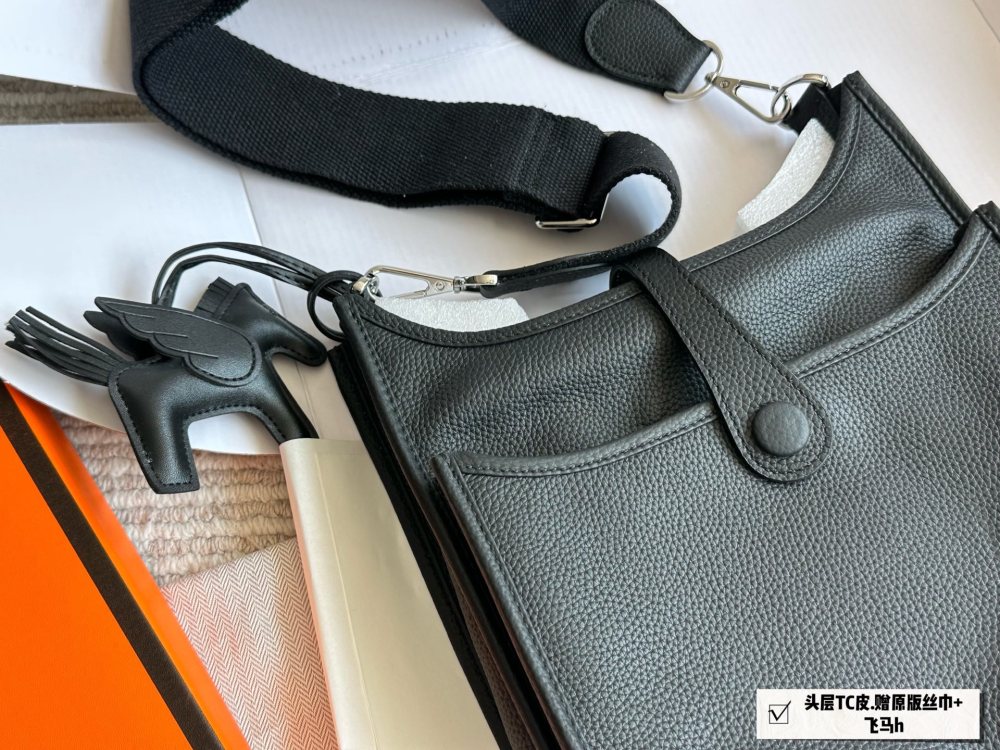 P270 cowhide
Lazy Style Representative | Hermes Evelyne is too fragrant, isn't it
There are many new evelynes on the official website of Herm è s Australia this month
It is a bag that combines capacity and coolness, making it lazy and casual to carr...