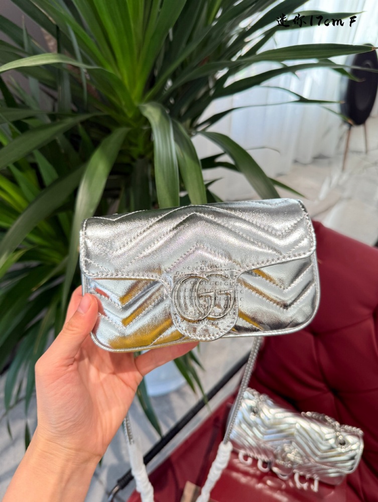 17cm  p215
22cm p225
26cm p230
A color scheme that will definitely surprise you, space silver
Toxic GGmarmont has a new color!  This silver one with a hint of pearl is amazing!  It's perfect for various festivals and events at the end of the year. It...