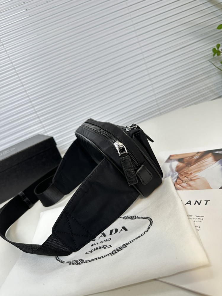 High end goods ?  The latest "PRADA/Prada" chest bag and waist pack for 2024 are imported with original waterproof fabric, ultra high definition hardware logo logo, and dedicated lining. Super smooth zipper, super smooth oil edge, exquisite workman...