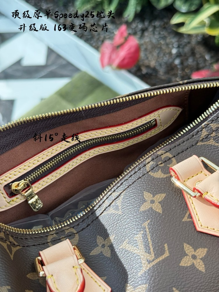 P340 Top Grade Original Single Steel Hardware
LVSpeedy25， Fashion essential item t
Hello, sisters! Today I'm going to share with you a super classic bag - the LV Speedy 25.
Its appearance is simple and elegant, with classic floral patterns that nev...