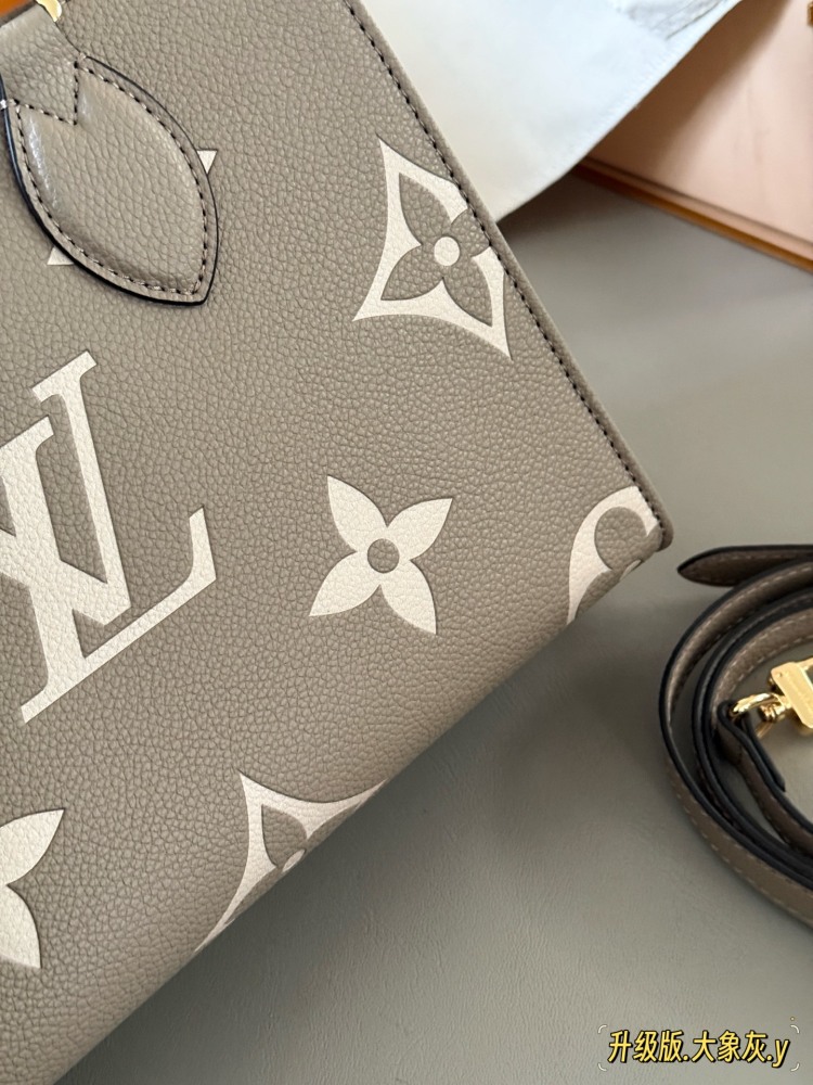 235 box
Mother's Day Gift
Size: 25 * 20cm (small)
Excellent quality, understand the goods ??
It's really too advanced!
Warm, gentle, and creamy Iv on the go tote bag
Elephant Grey has a gentle and elegant temperament!
Search Lv on the go shopping bag